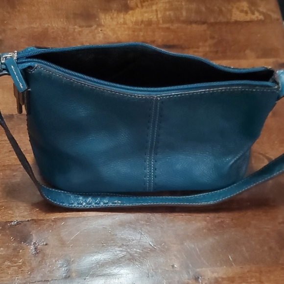 Fossil Brand Teal Leather Women's Handbag. - Picture 2 of 9